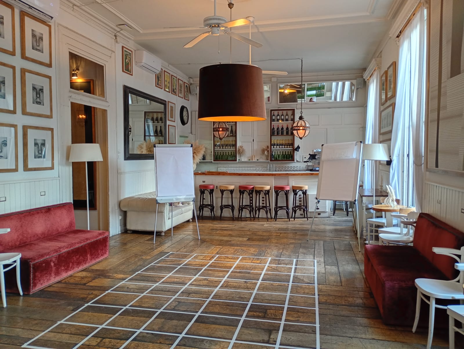 Espacios para networking y reuniones de empresa