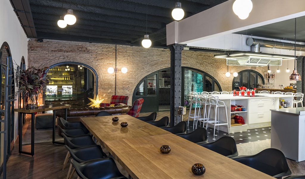 Interior-Foodieteca_-Mesa-imperial-1